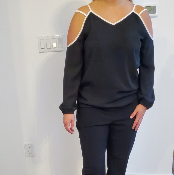 Black 1. State blouse with white trim - Picture 5 of 14